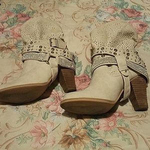 Not Rated Pismo Booties Size 8